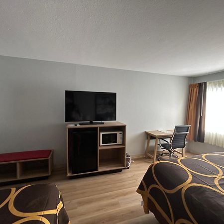 Super 8 By Wyndham Sterling Co Hotel Екстериор снимка