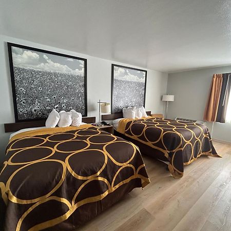 Super 8 By Wyndham Sterling Co Hotel Екстериор снимка