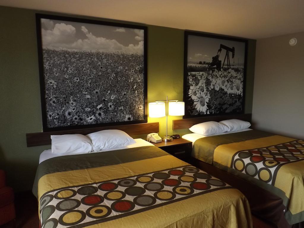 Super 8 By Wyndham Sterling Co Hotel Екстериор снимка