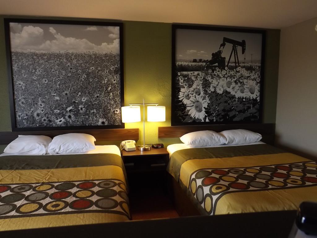 Super 8 By Wyndham Sterling Co Hotel Екстериор снимка