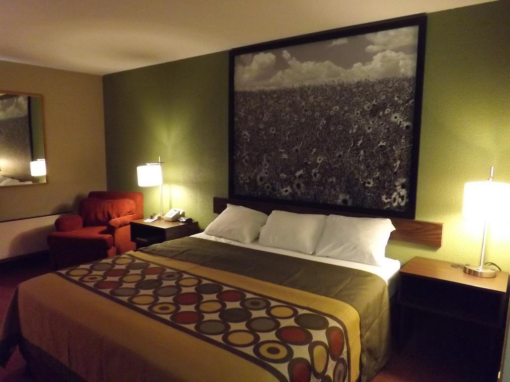 Super 8 By Wyndham Sterling Co Hotel Стая снимка