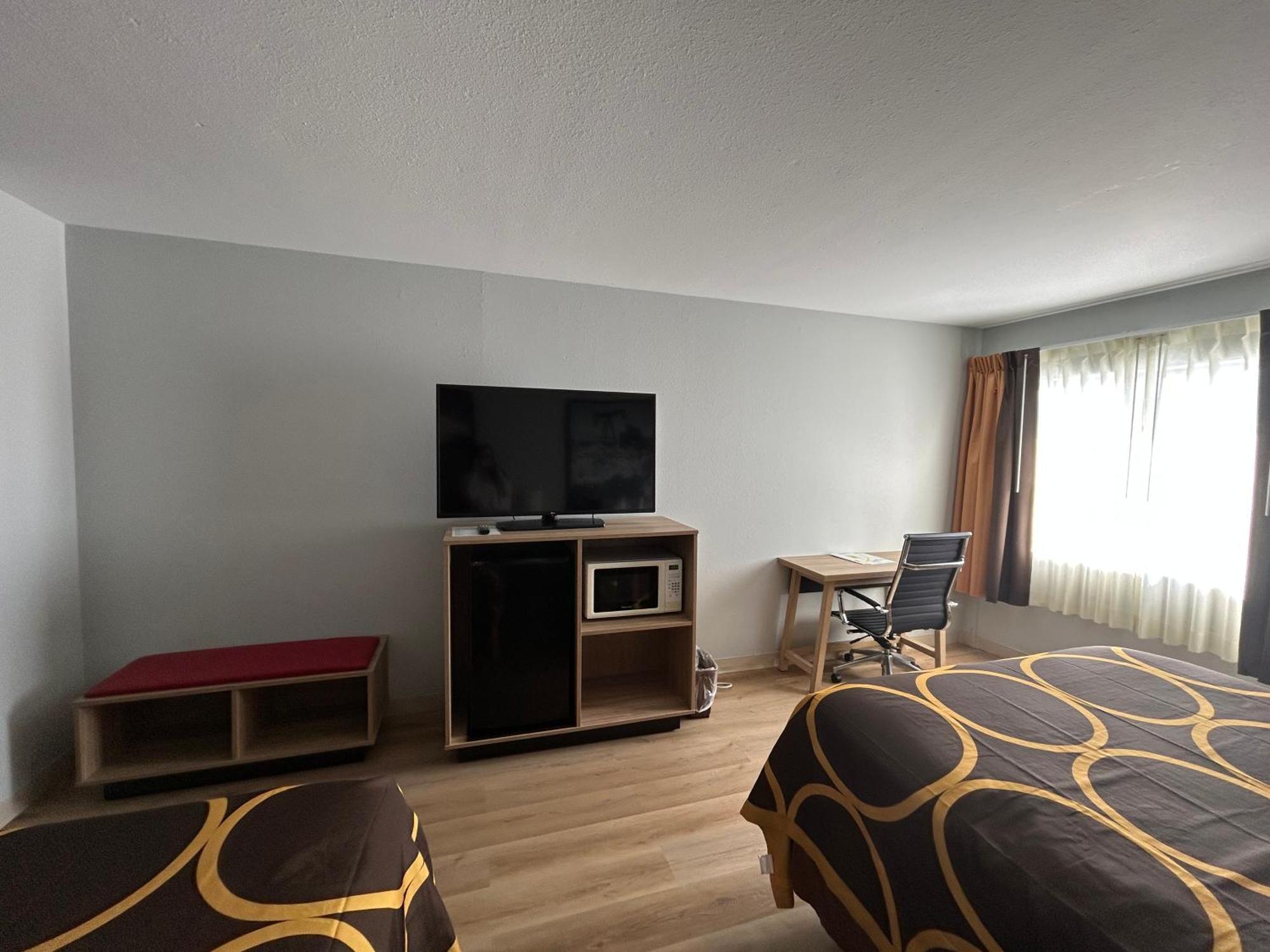 Super 8 By Wyndham Sterling Co Hotel Екстериор снимка