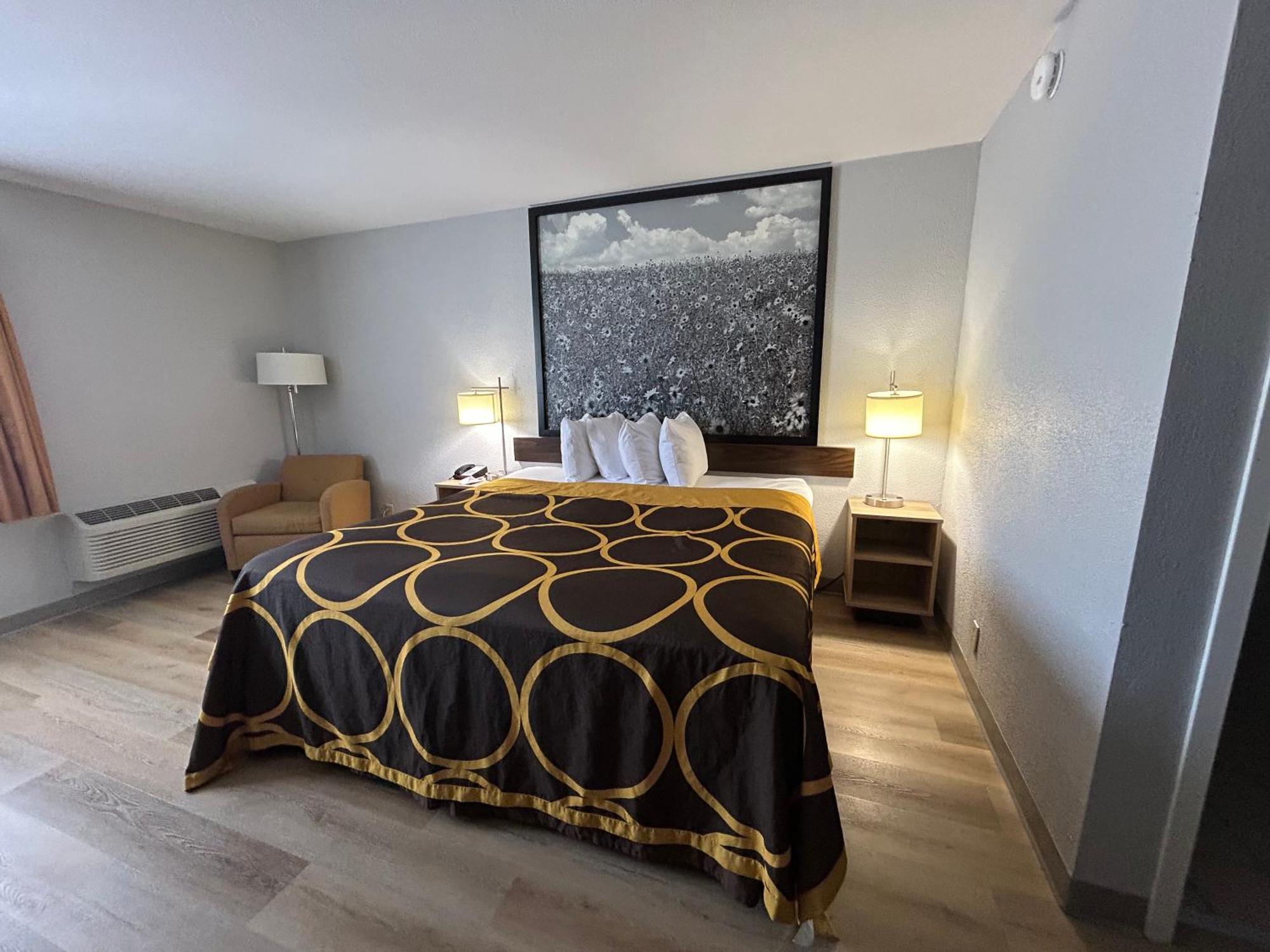 Super 8 By Wyndham Sterling Co Hotel Екстериор снимка