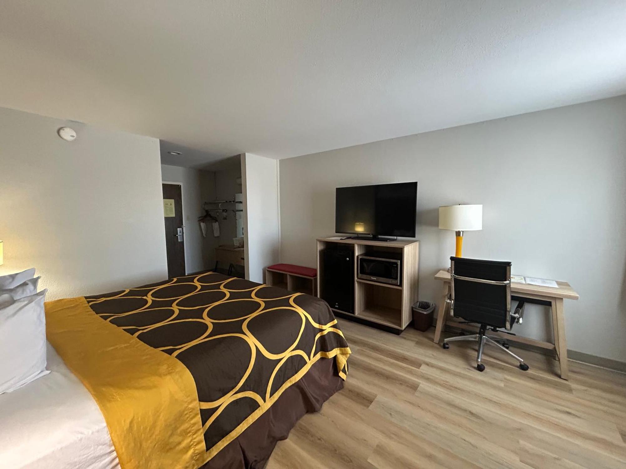Super 8 By Wyndham Sterling Co Hotel Екстериор снимка